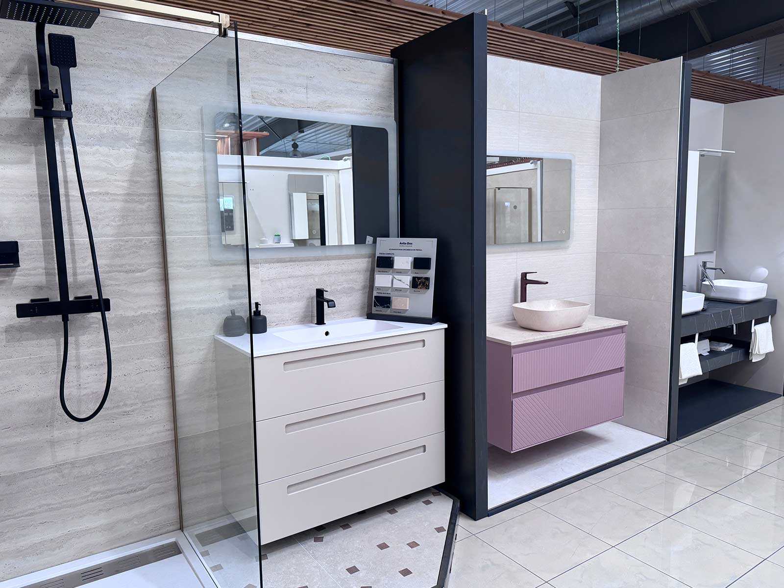 Ambientes de baño en la exposición BigMat Sallende Cicero