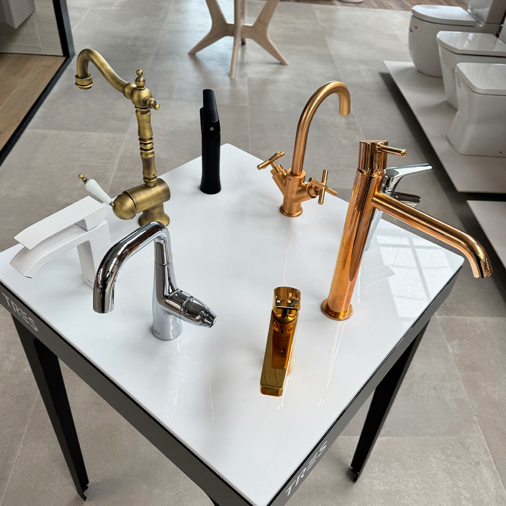 Grifería de baño en exposición